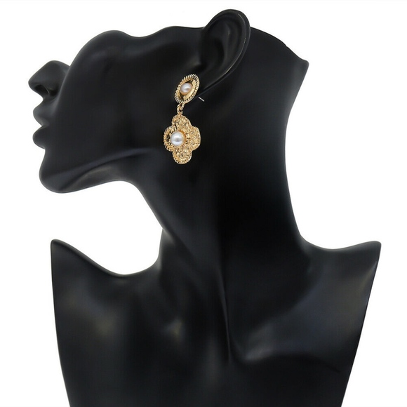 Lucky Four Leaf Clover Faux Pearl Gold Earrings - Picture 5 of 6